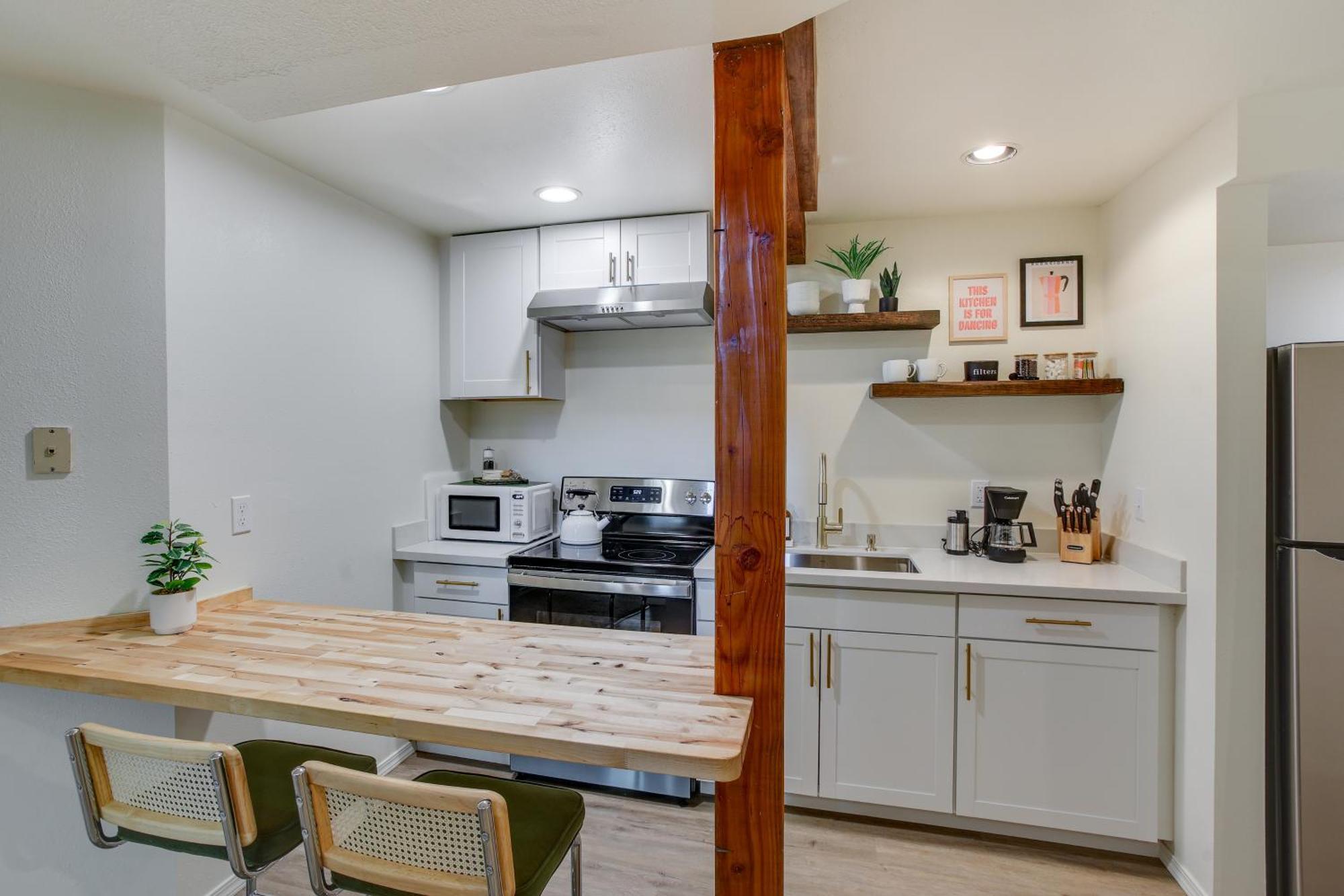 Updated Tacoma Home With Fire Pit! Экстерьер фото